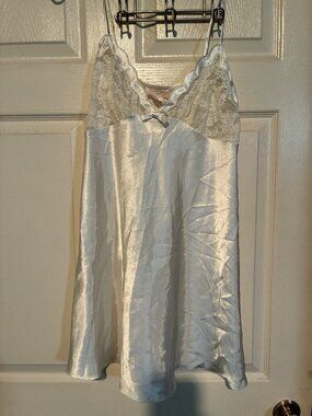 Inner Most - Cream - Silken Lace - Vintage Nightie - Sleep Dress - Sz M